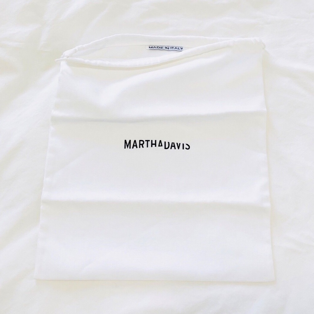 Auth. Martha Davis Dust/Shoe Travel Drawstring White Bag 12.5 in. x 11 in. EUC